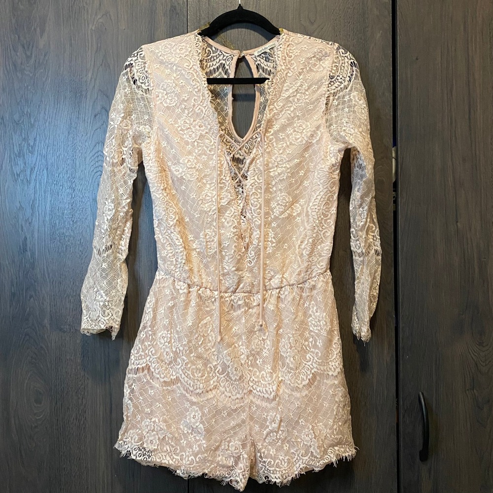 Charlotte Russe Pink Floral Lace Long Sleeve Romper Lace Up Front Size‎ M